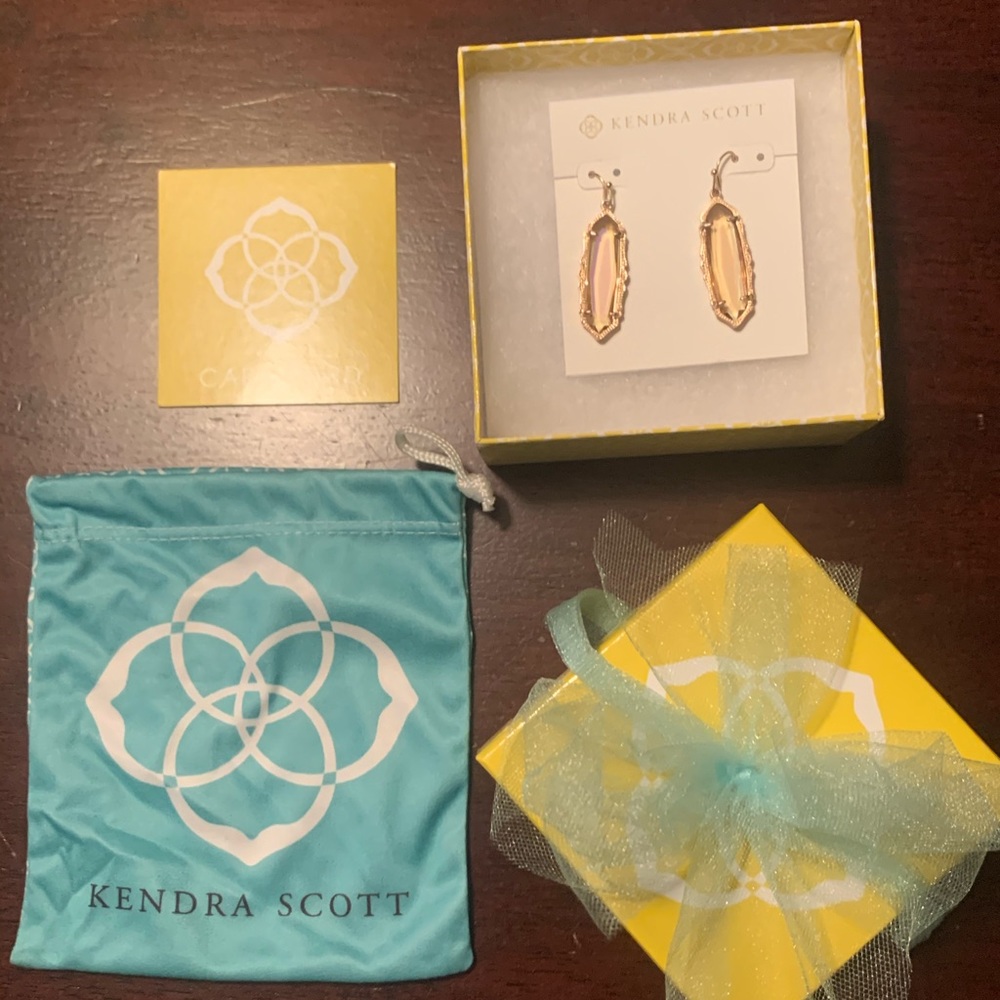 Kendra Scott Peach Iridescent Fran
